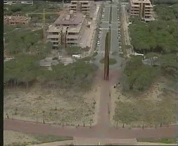 La zona de la vela sin el edificio de oficinas, ni la pista de skate ni el parque infantil. Se aprecia la pobreza de la vegetación existente (Gavà Mar) (año 2000)